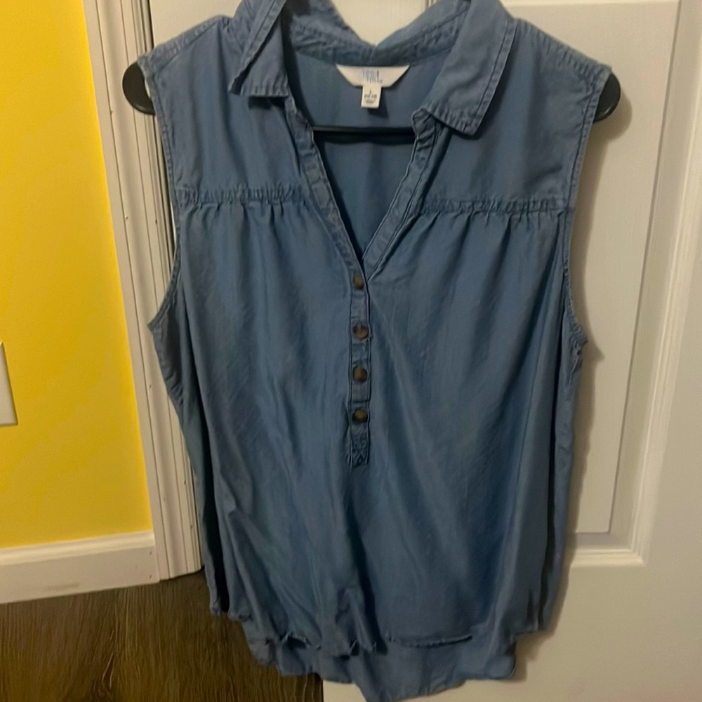 5 for $15 sale**Sleeveless Chambray Type Top